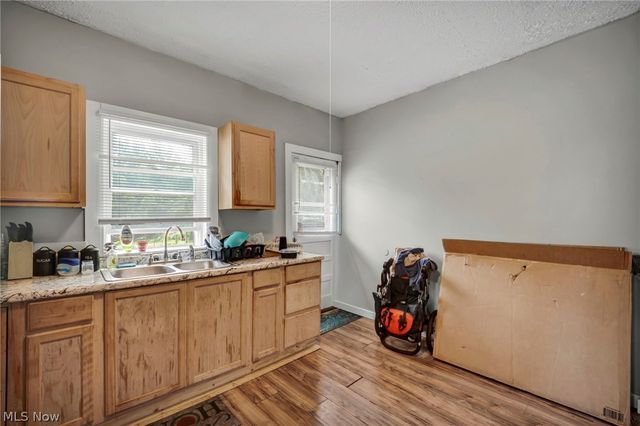3403 W 98th Street, Cleveland, OH 44102