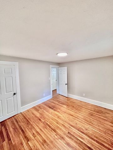 10 Franklin St 1, Medway, MA 02053