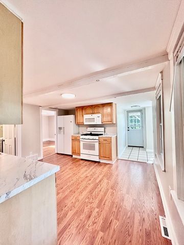 10 Franklin St 1, Medway, MA 02053