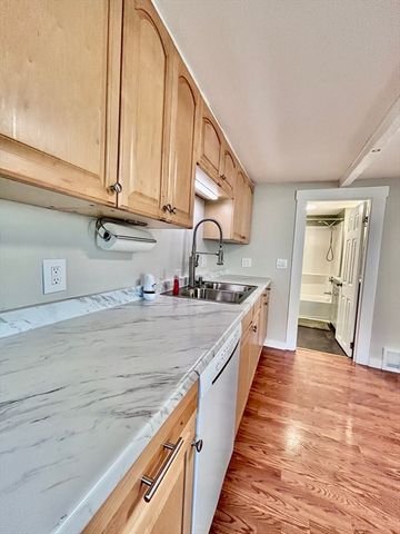 10 Franklin St 1, Medway, MA 02053