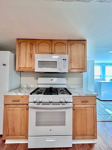 10 Franklin St 1, Medway, MA 02053