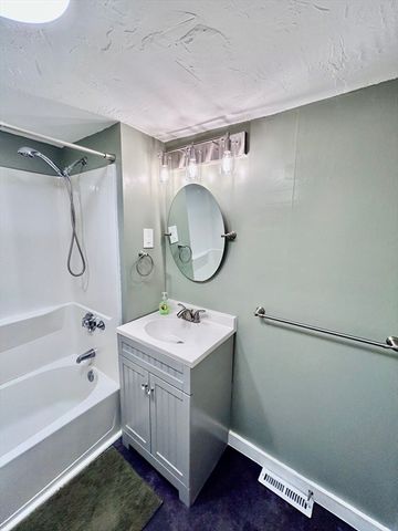 10 Franklin St 1, Medway, MA 02053