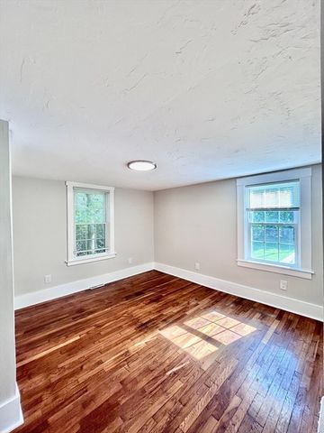 10 Franklin St 1, Medway, MA 02053