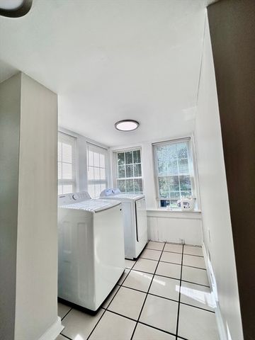 10 Franklin St 1, Medway, MA 02053