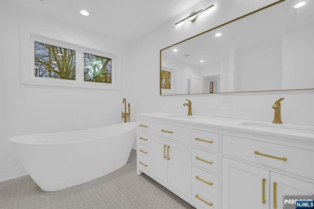 42 Charles Street, Livingston, NJ 07039