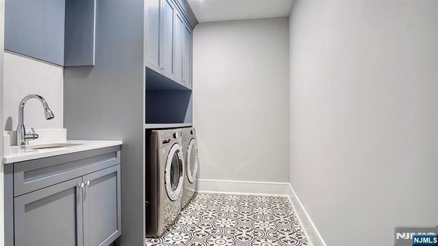 42 Charles Street, Livingston, NJ 07039