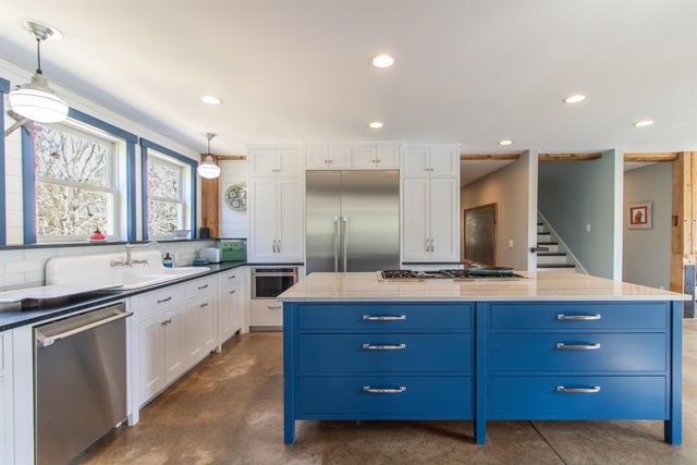 29 Dashney Road, Burke, VT 05832