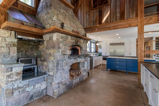 29 Dashney Road, Burke, VT 05832
