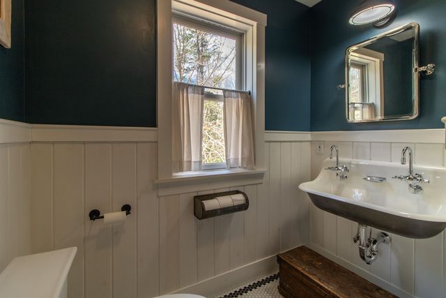 29 Dashney Road, Burke, VT 05832