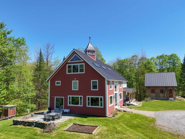 29 Dashney Road, Burke, VT 05832
