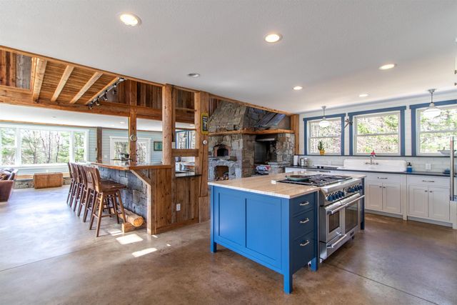 29 Dashney Road, Burke, VT 05832