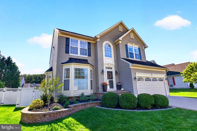 16 WOOD LARK DR, Mount Laurel, NJ 08054