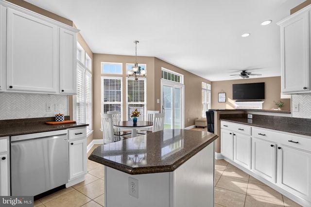 16 WOOD LARK DR, Mount Laurel, NJ 08054