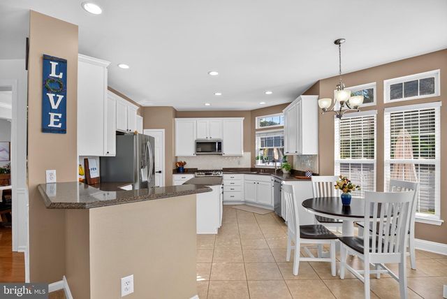 16 WOOD LARK DR, Mount Laurel, NJ 08054