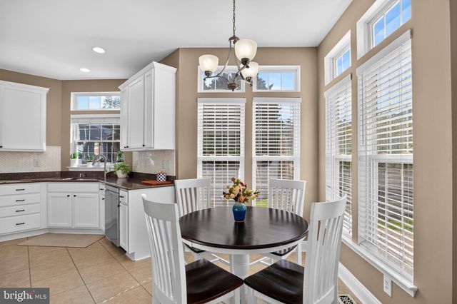 16 WOOD LARK DR, Mount Laurel, NJ 08054