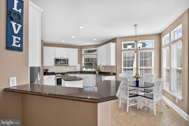 16 WOOD LARK DR, Mount Laurel, NJ 08054