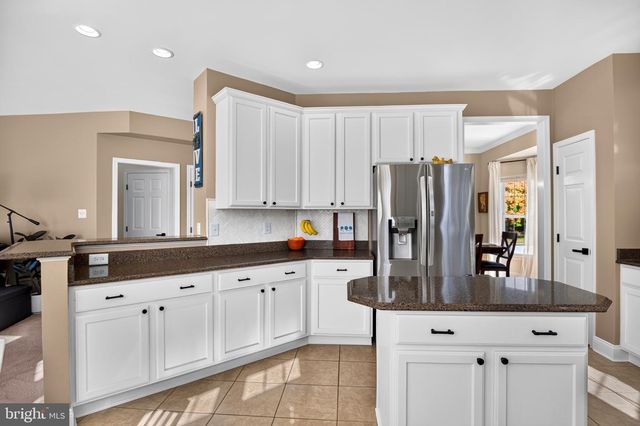16 WOOD LARK DR, Mount Laurel, NJ 08054