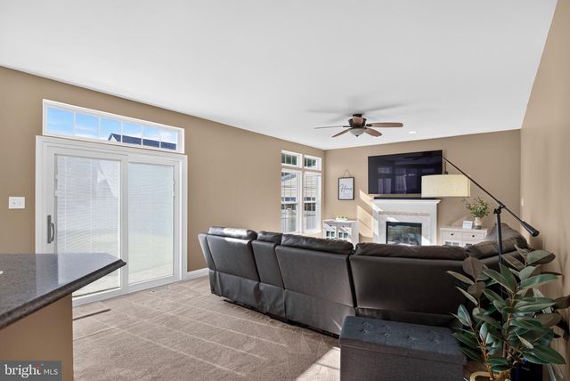 16 WOOD LARK DR, Mount Laurel, NJ 08054