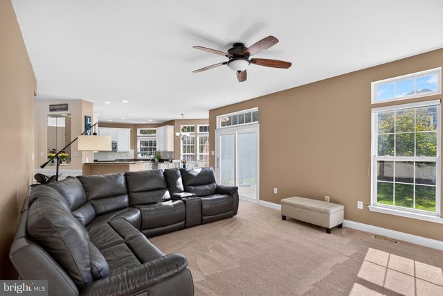 16 WOOD LARK DR, Mount Laurel, NJ 08054
