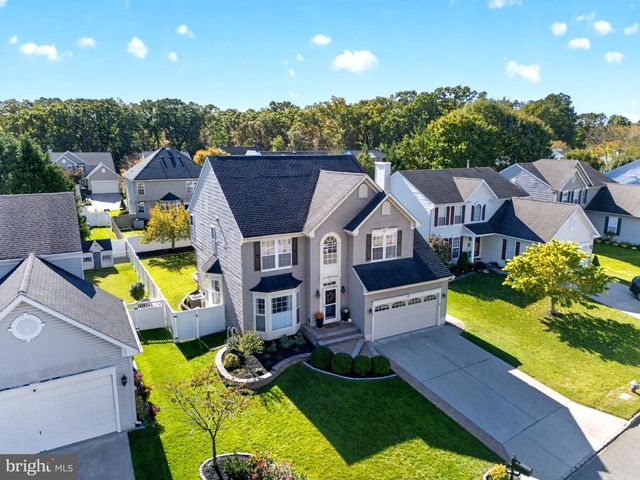 16 WOOD LARK DR, Mount Laurel, NJ 08054