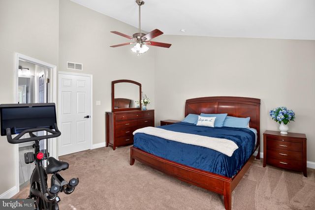 16 WOOD LARK DR, Mount Laurel, NJ 08054