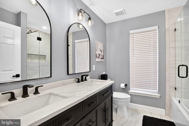 16 WOOD LARK DR, Mount Laurel, NJ 08054