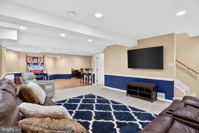 16 WOOD LARK DR, Mount Laurel, NJ 08054