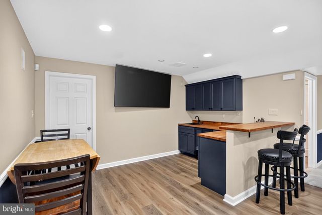 16 WOOD LARK DR, Mount Laurel, NJ 08054