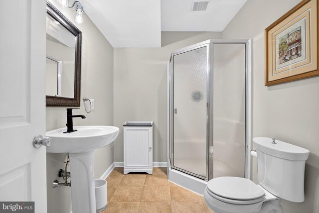 16 WOOD LARK DR, Mount Laurel, NJ 08054