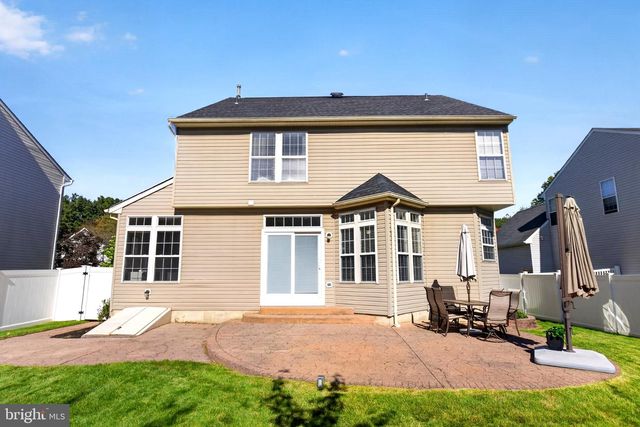 16 WOOD LARK DR, Mount Laurel, NJ 08054