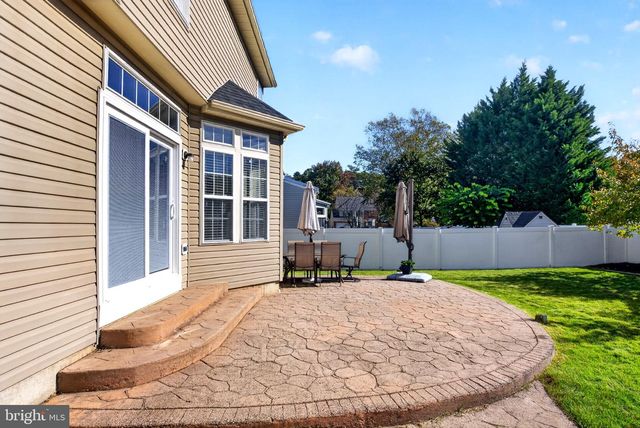 16 WOOD LARK DR, Mount Laurel, NJ 08054