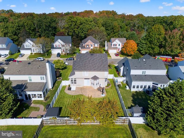 16 WOOD LARK DR, Mount Laurel, NJ 08054