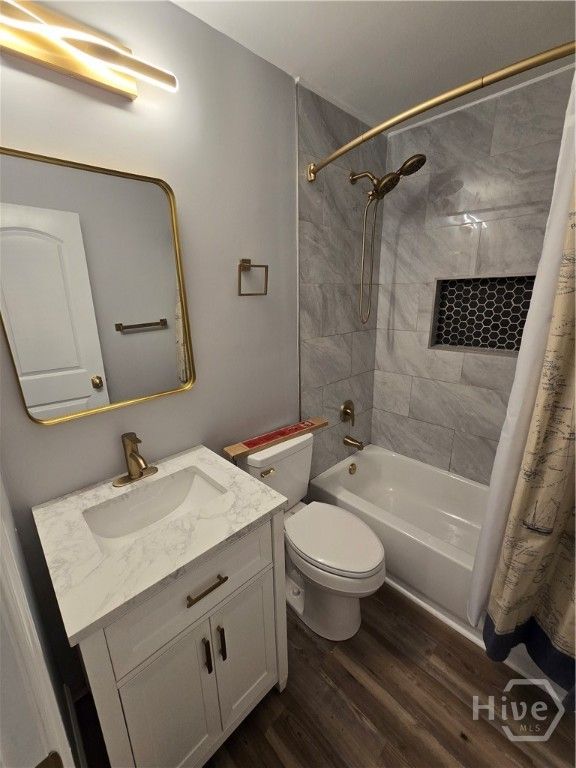 Image 8 of property listing at 26 Chatham Street, Savannah, GA 31406