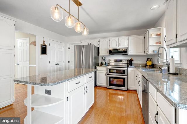 14453 N SLOPE ST, Centreville, VA 20120
