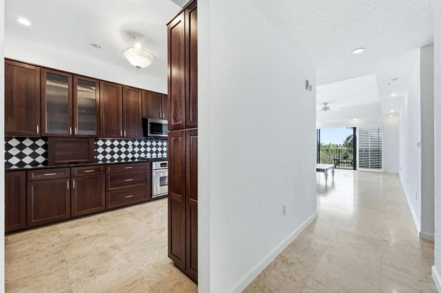 1640 Presidential Way 501, West Palm Beach, FL 33401