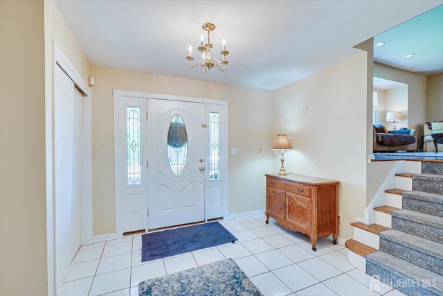 27 Eileen Way, Edison, NJ 08837