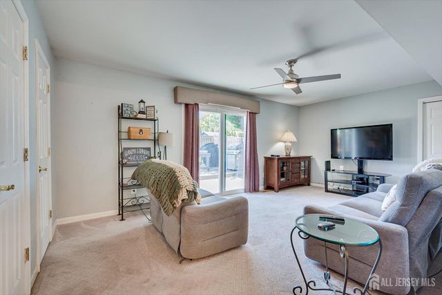 27 Eileen Way, Edison, NJ 08837