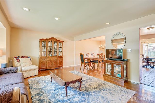 27 Eileen Way, Edison, NJ 08837