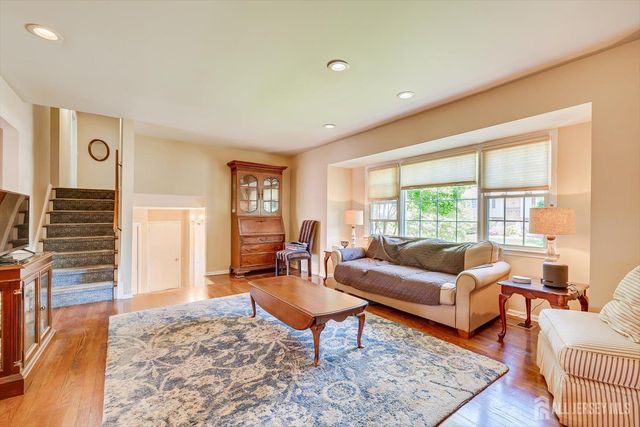 27 Eileen Way, Edison, NJ 08837