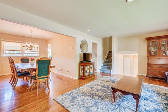 27 Eileen Way, Edison, NJ 08837
