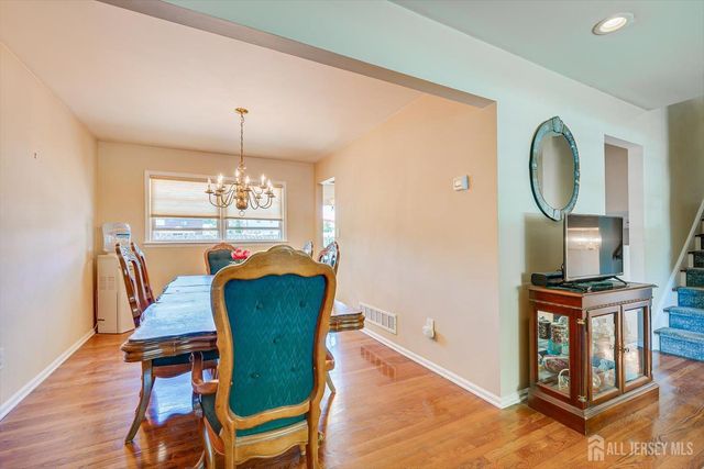 27 Eileen Way, Edison, NJ 08837
