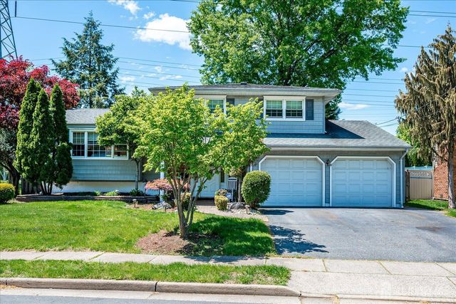 27 Eileen Way, Edison, NJ 08837