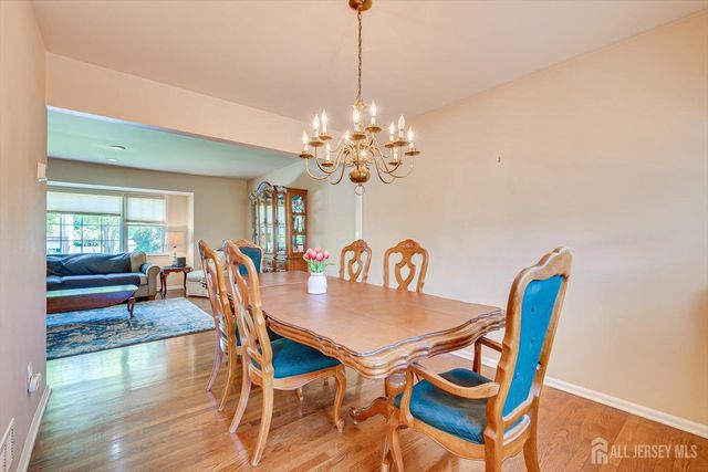 27 Eileen Way, Edison, NJ 08837