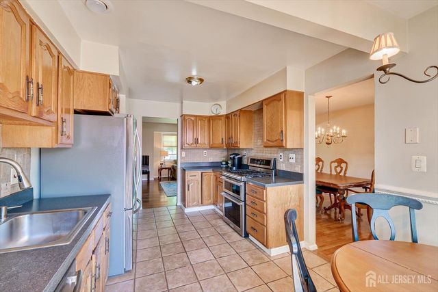 27 Eileen Way, Edison, NJ 08837