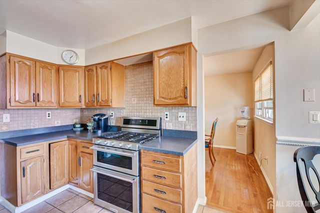 27 Eileen Way, Edison, NJ 08837