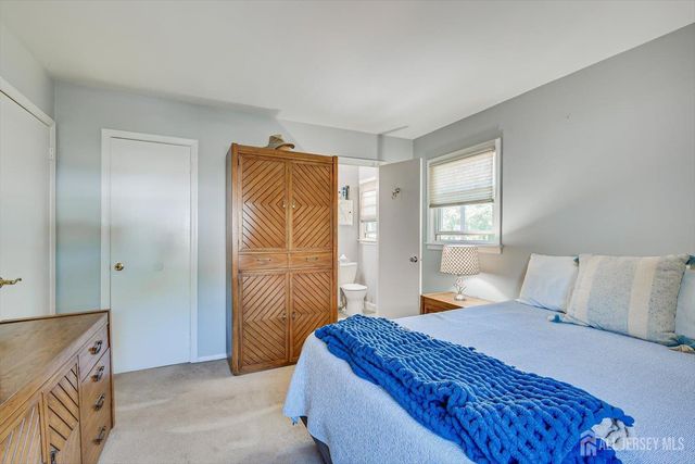 27 Eileen Way, Edison, NJ 08837