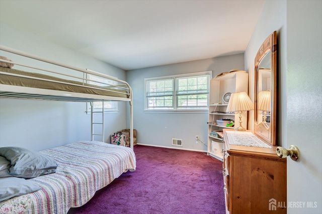 27 Eileen Way, Edison, NJ 08837