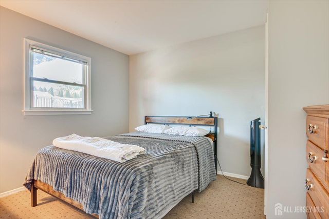 27 Eileen Way, Edison, NJ 08837