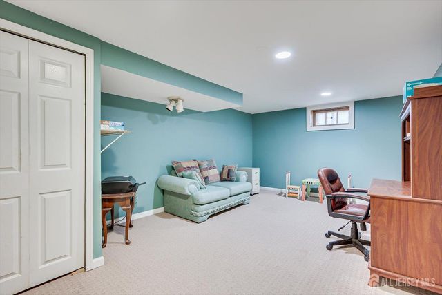 27 Eileen Way, Edison, NJ 08837