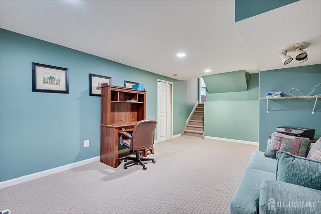 27 Eileen Way, Edison, NJ 08837
